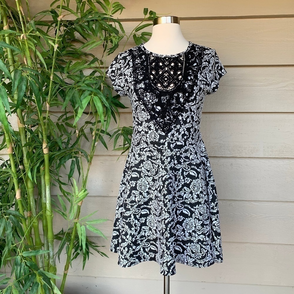 🎉Xhilaration Black & White Paisley Print Dress - Picture 1 of 6